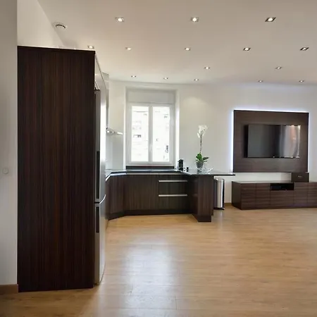 Tres Bel Centre-ville Apartman *