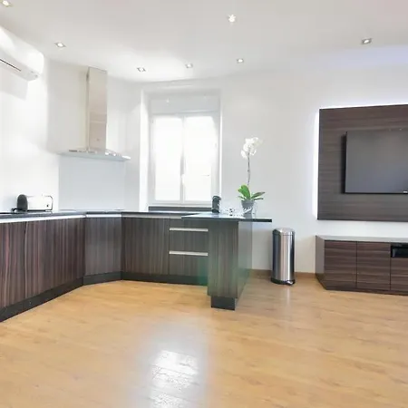 Tres Bel Centre-ville Apartman *